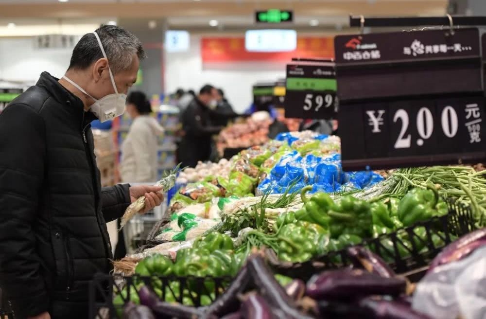 疫情中，一個(gè)中產(chǎn)家庭能撐多久？